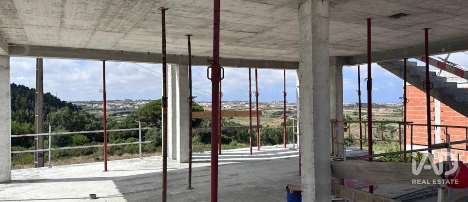 Moradia T4 em Atouguia da Baleia de 202 m²