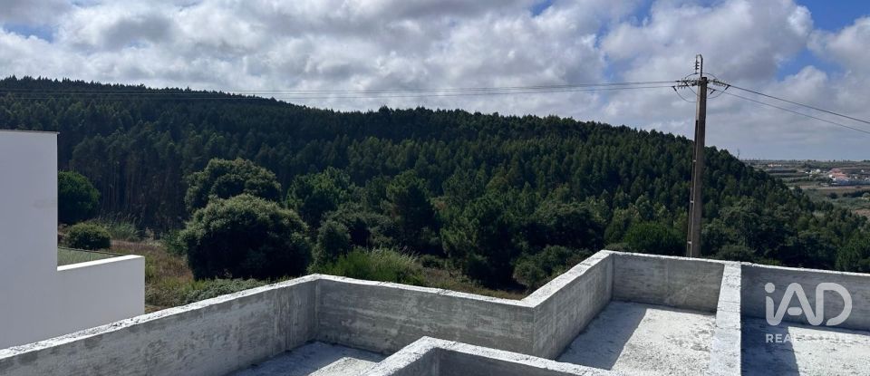 Moradia T4 em Atouguia da Baleia de 202 m²