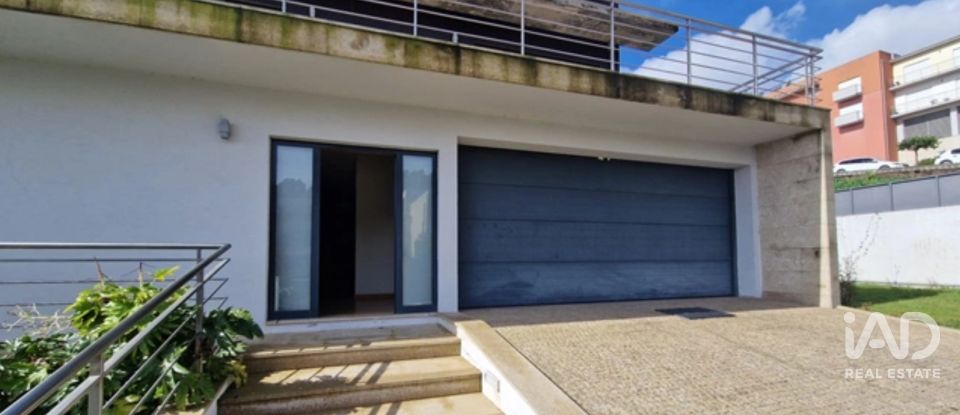 Moradia T3 em Louredo de 563 m²