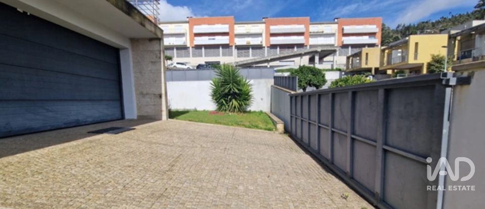 Moradia T3 em Louredo de 563 m²