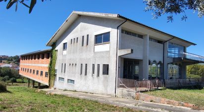 Bâtiment à Fermentelos de 2 821 m²