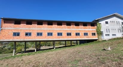 Bâtiment à Fermentelos de 2 821 m²