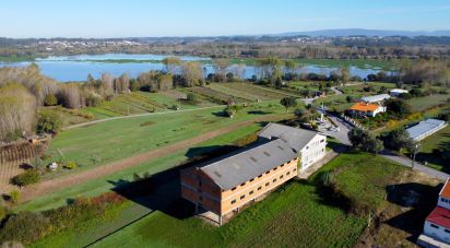 Bâtiment à Fermentelos de 2 821 m²