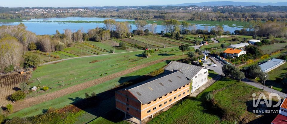 Bâtiment à Fermentelos de 2 821 m²