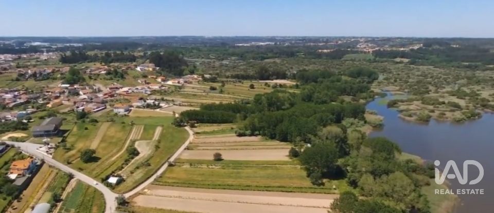 Bâtiment à Fermentelos de 2 821 m²