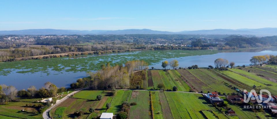 Bâtiment à Fermentelos de 2 821 m²