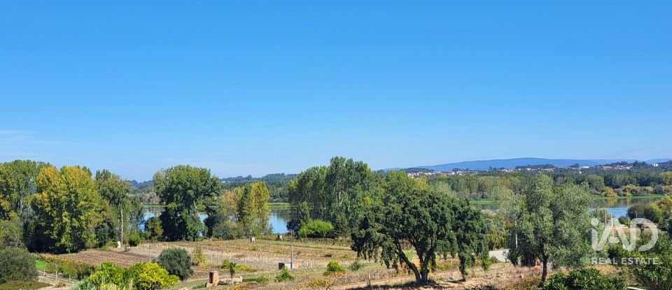 Bâtiment à Fermentelos de 2 821 m²