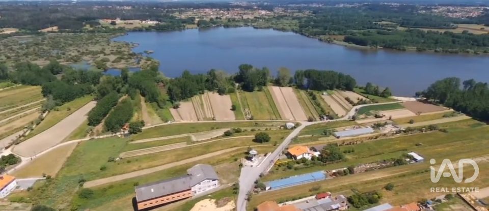 Bâtiment à Fermentelos de 2 821 m²
