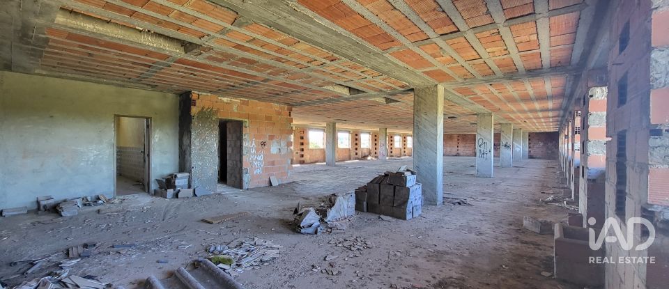 Bâtiment à Fermentelos de 2 821 m²