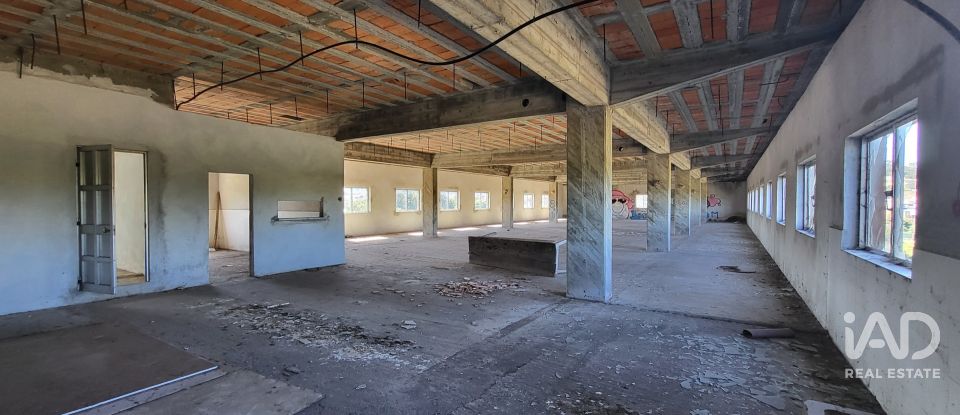 Bâtiment à Fermentelos de 2 821 m²