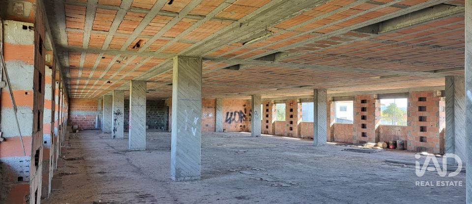 Bâtiment à Fermentelos de 2 821 m²