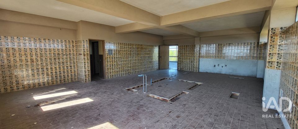 Bâtiment à Fermentelos de 2 821 m²