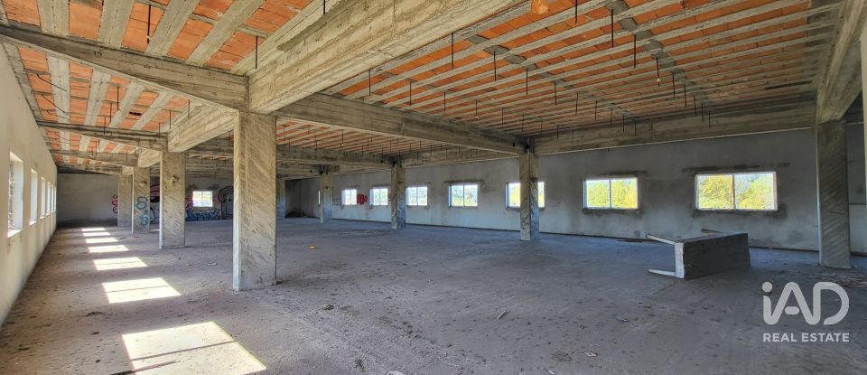 Bâtiment à Fermentelos de 2 821 m²