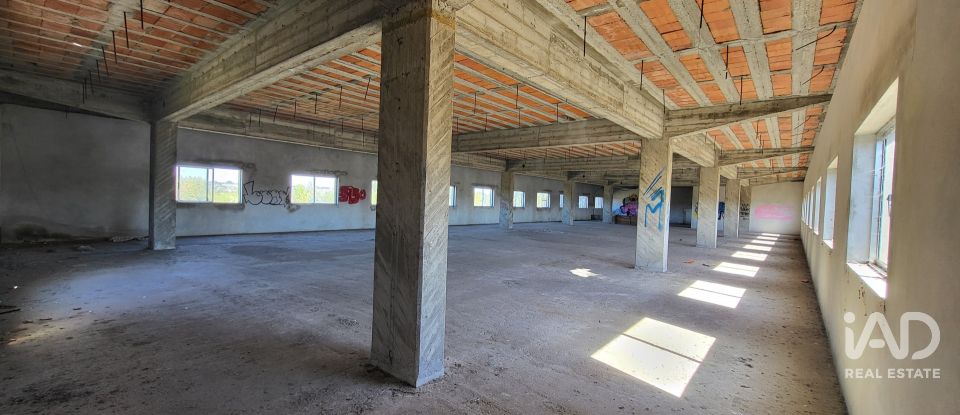 Bâtiment à Fermentelos de 2 821 m²