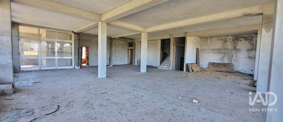 Bâtiment à Fermentelos de 2 821 m²