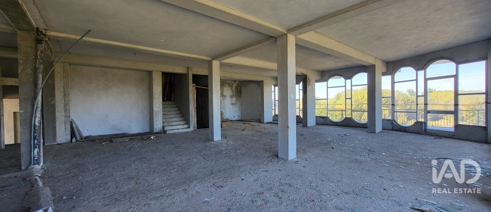 Bâtiment à Fermentelos de 2 821 m²