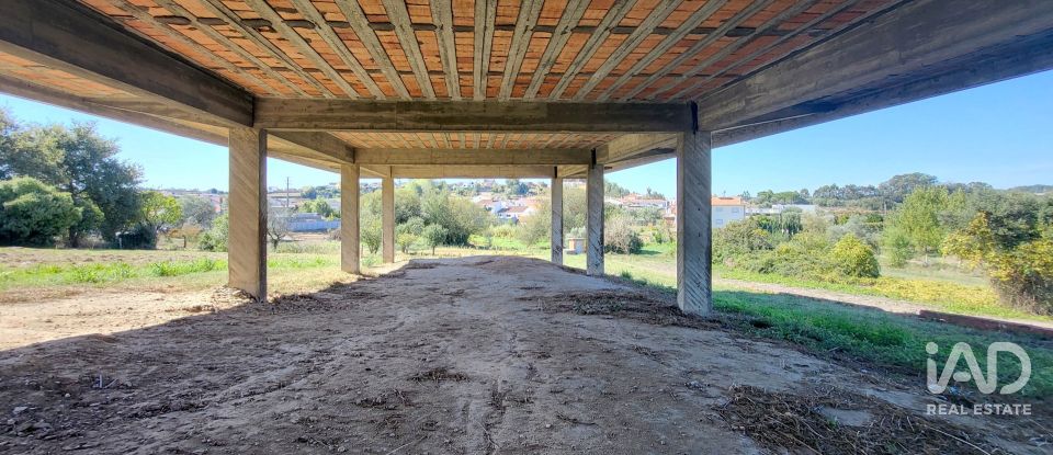 Bâtiment à Fermentelos de 2 821 m²