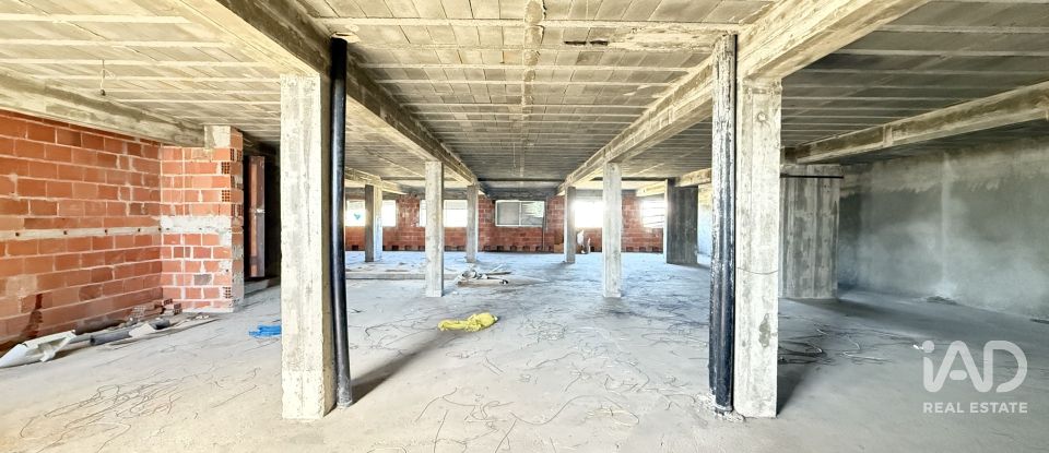 Bâtiment à Fermentelos de 2 821 m²