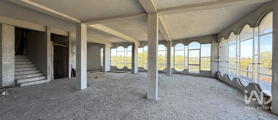 Bâtiment à Fermentelos de 2 821 m²