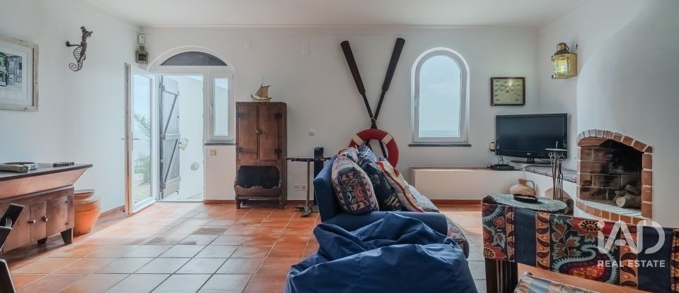 Moradia T4 em São Pedro da Cadeira de 196 m²