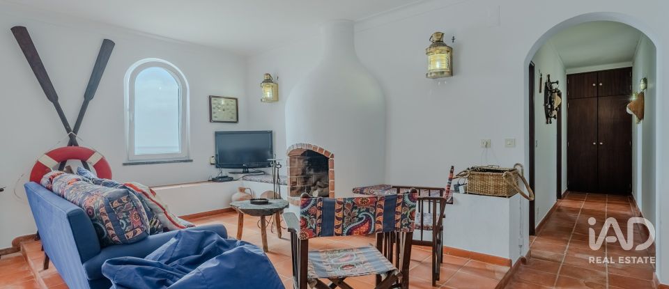 Moradia T4 em São Pedro da Cadeira de 196 m²