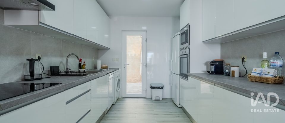 Moradia T4 em São Pedro da Cadeira de 196 m²