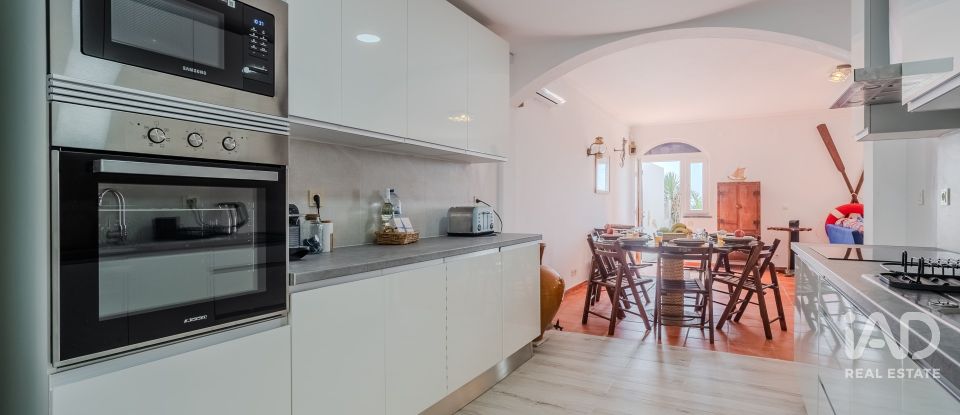 Moradia T4 em São Pedro da Cadeira de 196 m²