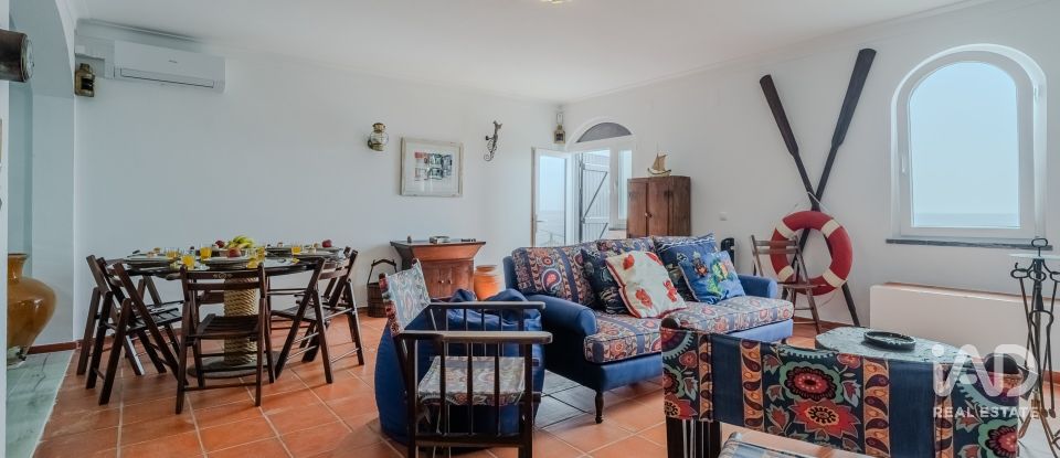 Moradia T4 em São Pedro da Cadeira de 196 m²