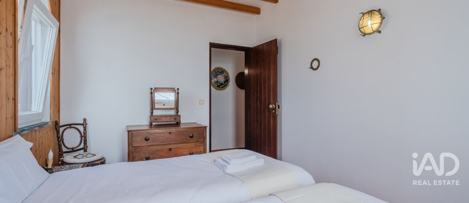 Moradia T4 em São Pedro da Cadeira de 196 m²