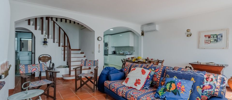 Moradia T4 em São Pedro da Cadeira de 196 m²