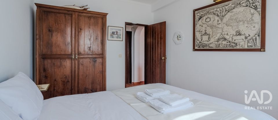 Moradia T4 em São Pedro da Cadeira de 196 m²