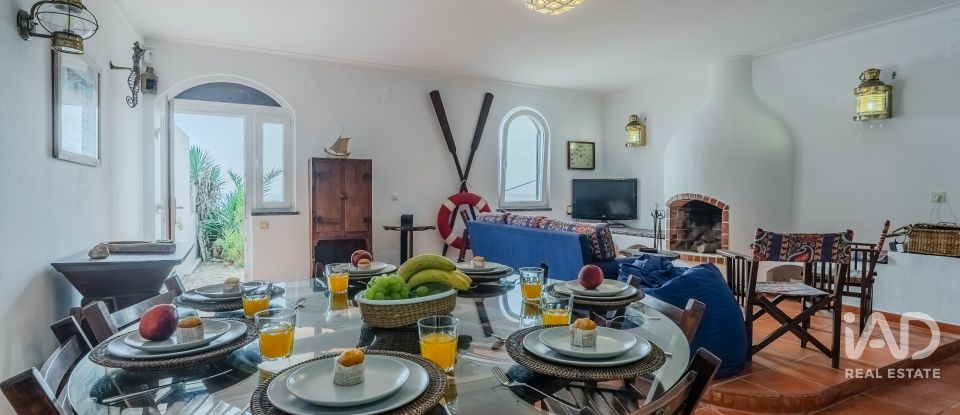 Moradia T4 em São Pedro da Cadeira de 196 m²