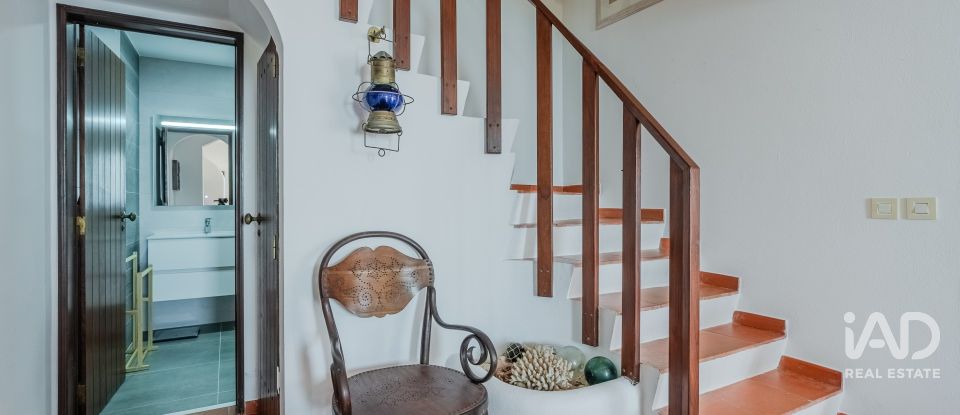 Moradia T4 em São Pedro da Cadeira de 196 m²