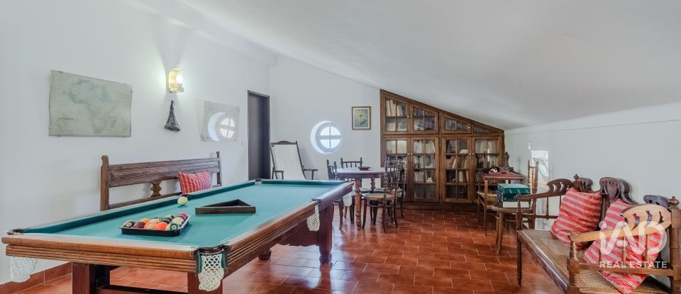 Moradia T4 em São Pedro da Cadeira de 196 m²