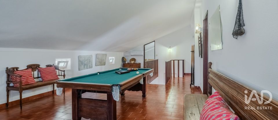 Moradia T4 em São Pedro da Cadeira de 196 m²