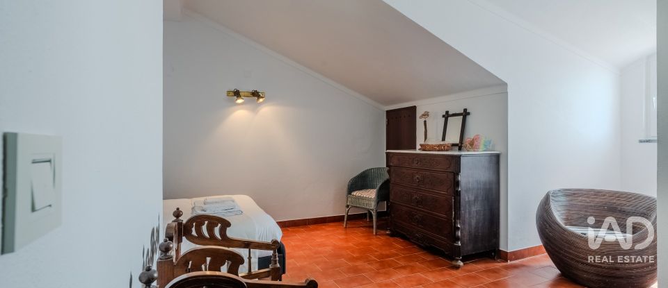 Moradia T4 em São Pedro da Cadeira de 196 m²