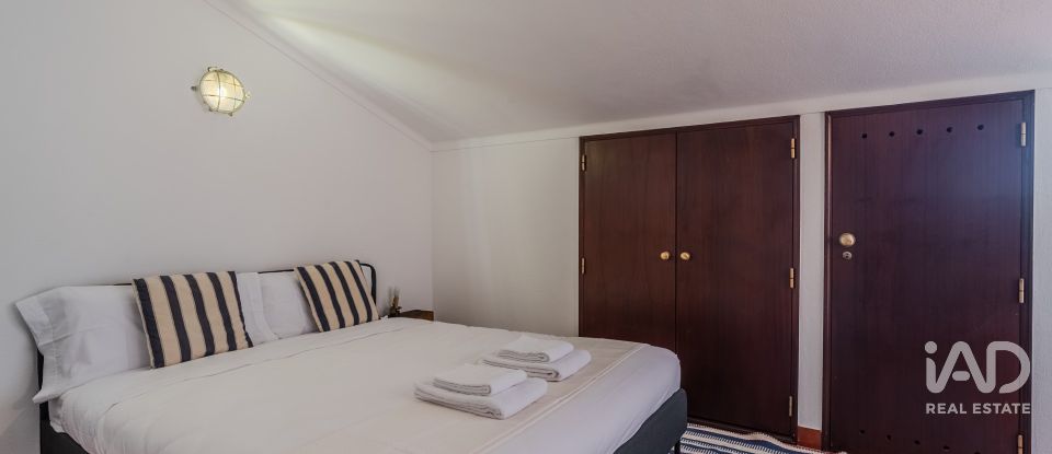 Moradia T4 em São Pedro da Cadeira de 196 m²