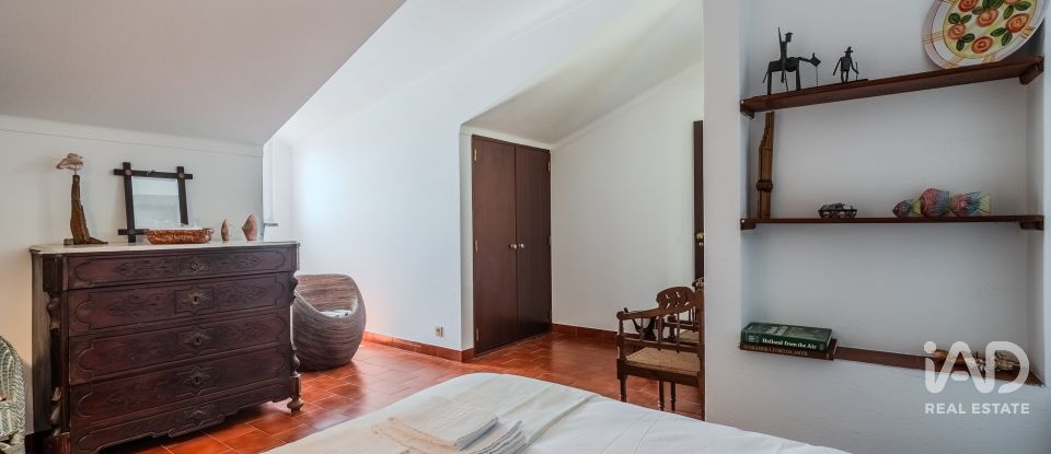 Moradia T4 em São Pedro da Cadeira de 196 m²