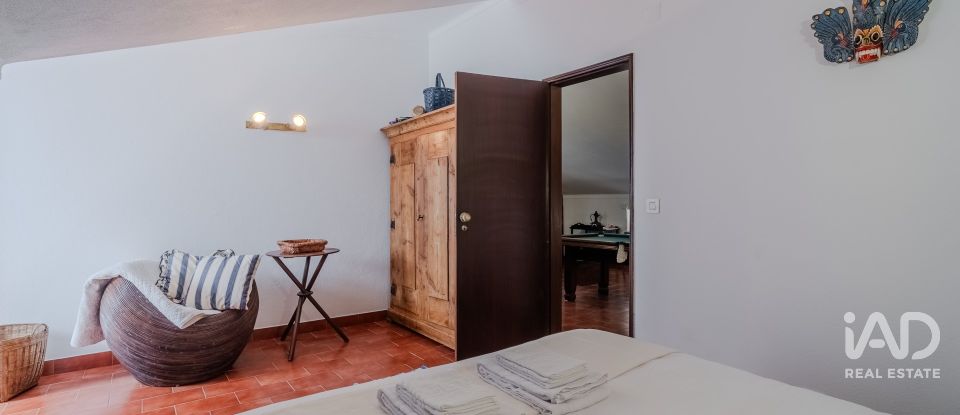 Moradia T4 em São Pedro da Cadeira de 196 m²