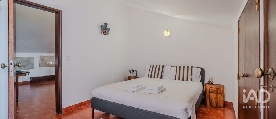 Moradia T4 em São Pedro da Cadeira de 196 m²