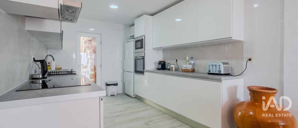 Moradia T4 em São Pedro da Cadeira de 196 m²