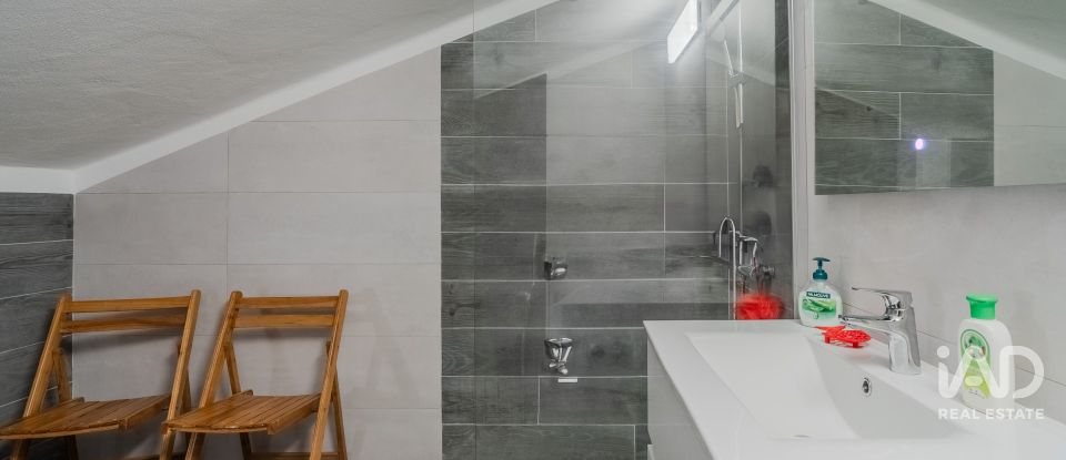 Moradia T4 em São Pedro da Cadeira de 196 m²