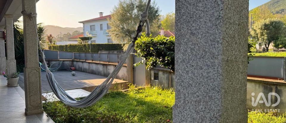 Moradia T4 em Navió e Vitorino dos Piães de 285 m²