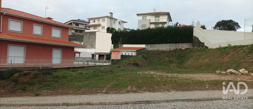 Terreno urbano em Antas de 695 m²