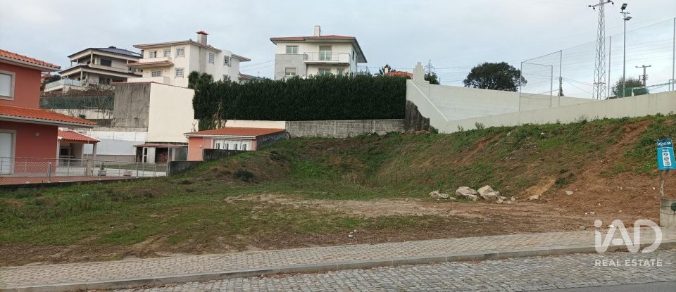 Terreno urbano em Antas de 695 m²