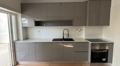 Apartment T3 in Laranjeiro e Feijó of 149 m²