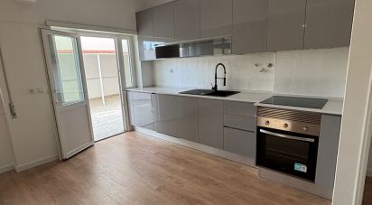 Apartment T3 in Laranjeiro e Feijó of 149 m²