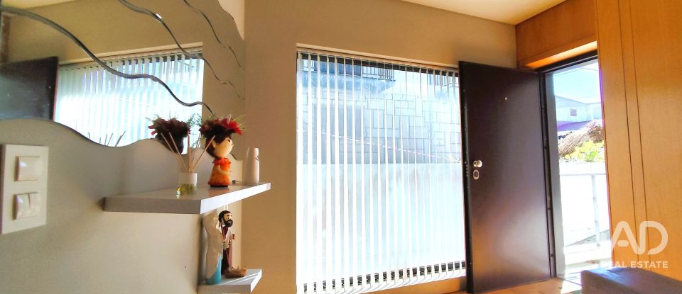 Andar de moradia  T3 em São Félix da Marinha de 140 m²