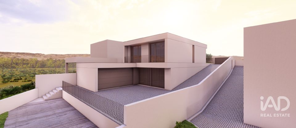 Moradia T3 em Freixo de Cima e de Baixo de 240 m²