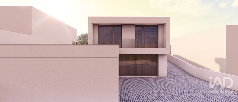 Moradia T3 em Freixo de Cima e de Baixo de 240 m²